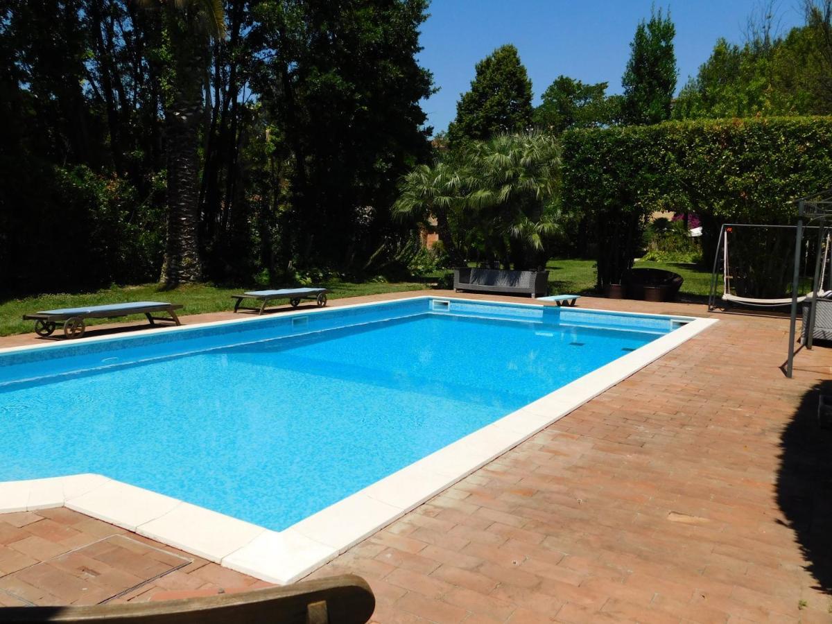 Appartamento Con Piscina Immersa Nel Verde 키쉬나 외부 사진
